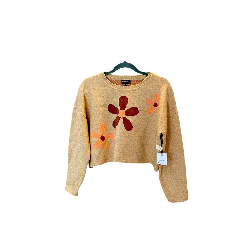 Originality crop style sweater with floral design… Oatmeal, peachy color… Size L